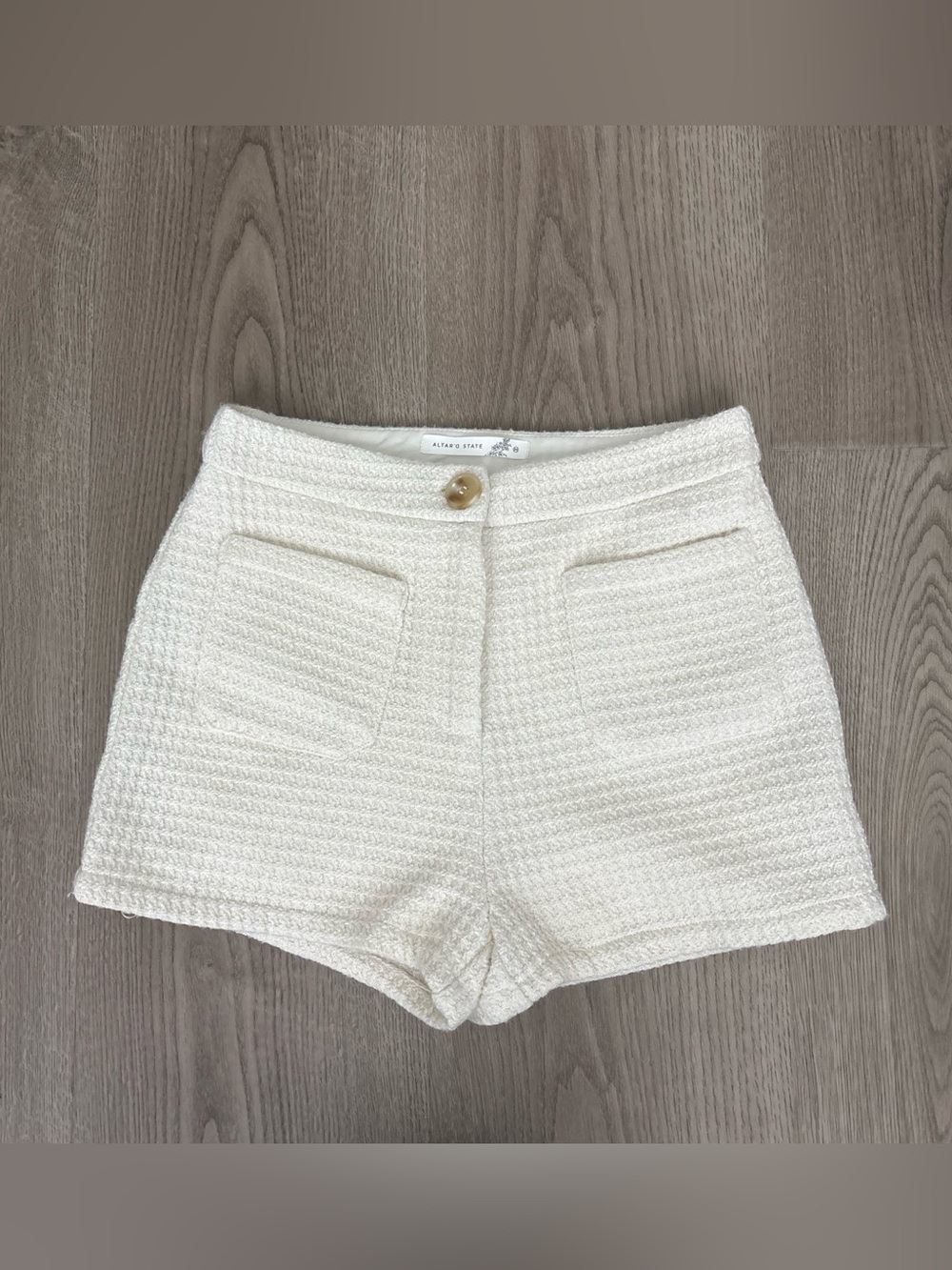 High rise Altar’d State white textured shorts size Medium